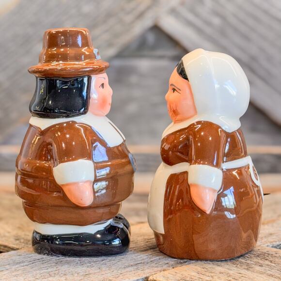 Thanksgiving Kitchen Decor Salt and Pepper Shakers-Ceramic Pilgrim Pair-Publix - Picture 5 of 7